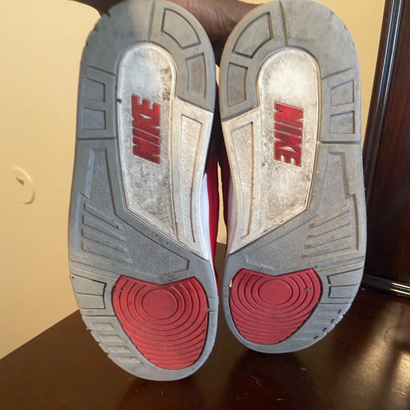 Jordan 3 retro ( SE Unite Fire Red) - Picture 2 of 5